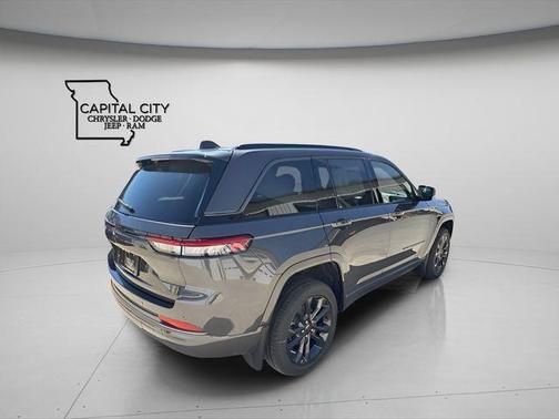 Baltic Gray Metallic Clearcoat 2026 Jeep Grand Cherokee Limited