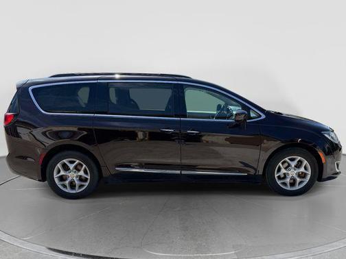 Dark Cordovan Pearlcoat 2017 Chrysler Pacifica Touring-L