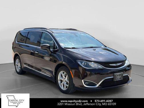 Dark Cordovan Pearlcoat 2017 Chrysler Pacifica Touring-L
