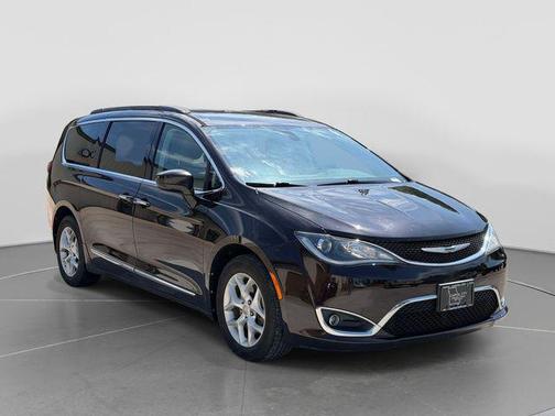 Dark Cordovan Pearlcoat 2017 Chrysler Pacifica Touring-L