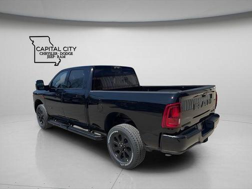 Diamond Black Crystal Pearlcoat 2026 RAM 2500 Laramie Crew Cab 4x4 6'4' Box