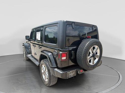 Black Clearcoat 2022 Jeep Wrangler Unlimited Sahara