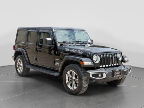 Black Clearcoat 2022 Jeep Wrangler Unlimited Sahara