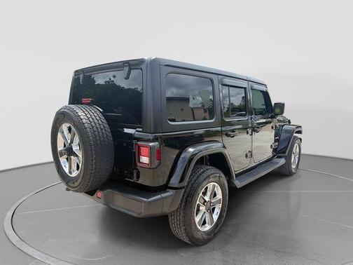 Black Clearcoat 2022 Jeep Wrangler Unlimited Sahara