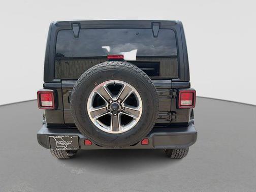 Black Clearcoat 2022 Jeep Wrangler Unlimited Sahara