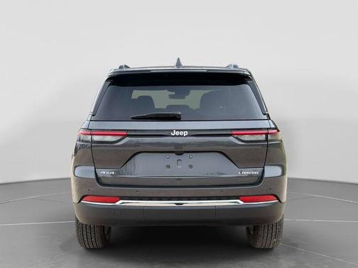 Baltic Gray Metallic Clearcoat 2026 Jeep Grand Cherokee Laredo