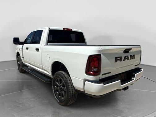Bright White Clearcoat 2026 RAM 2500 Big Horn Crew Cab 4x4 6'4' Box