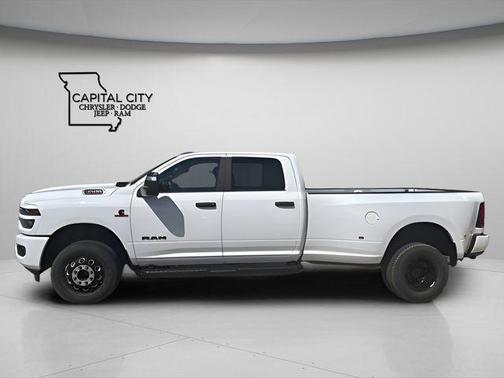 Bright White Clearcoat 2026 RAM 3500 Big Horn Crew Cab 4x4 8' Box
