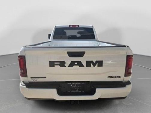 Bright White Clearcoat 2026 RAM 3500 Big Horn Crew Cab 4x4 8' Box