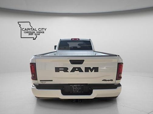 Bright White Clearcoat 2026 RAM 3500 Big Horn Crew Cab 4x4 8' Box