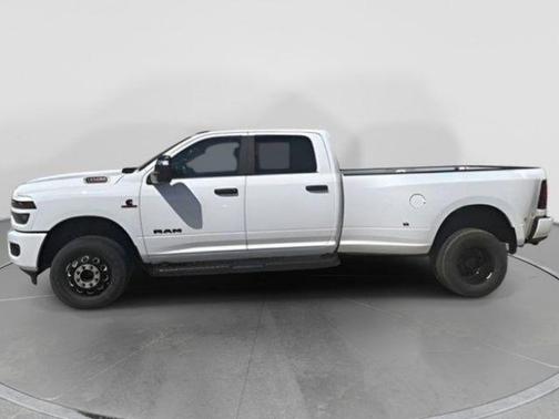 Bright White Clearcoat 2026 RAM 3500 Big Horn Crew Cab 4x4 8' Box