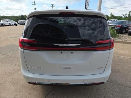 2025 Chrysler Pacifica L