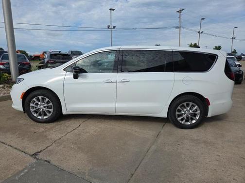 2025 Chrysler Pacifica L