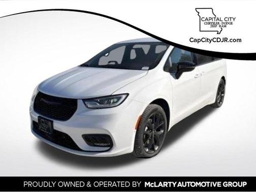 Bright White Clearcoat 2026 Chrysler Pacifica L
