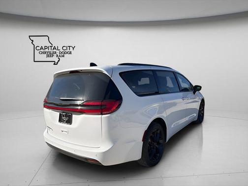 Bright White Clearcoat 2026 Chrysler Pacifica L