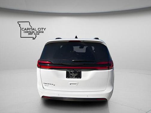 Bright White Clearcoat 2026 Chrysler Pacifica L