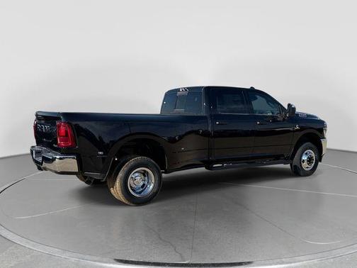 Diamond Black Crystal Pearlcoat 2026 RAM 3500 Tradesman Crew Cab 4x4 8' Box