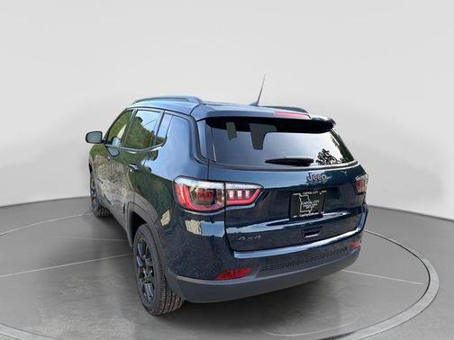 Fathom Blue Pearl Coat 2026 Jeep Compass Latitude