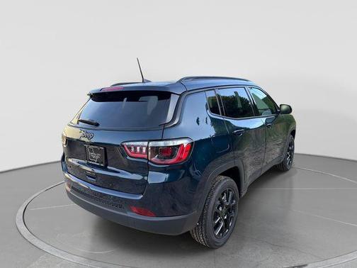 Fathom Blue Pearl Coat 2026 Jeep Compass Latitude