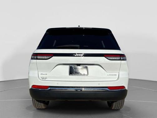Bright White Clearcoat 2026 Jeep Grand Cherokee Altitude