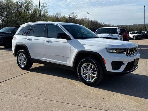 Bright White Clearcoat 2026 Jeep Grand Cherokee Altitude