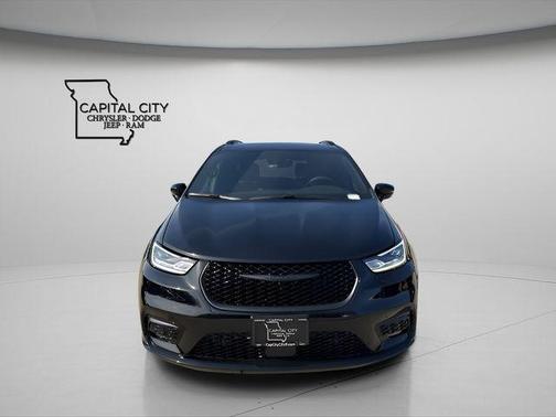 Diamond Black Crystal Pearlcoat 2026 Chrysler Pacifica L