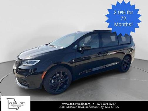 Diamond Black Crystal Pearlcoat 2026 Chrysler Pacifica L