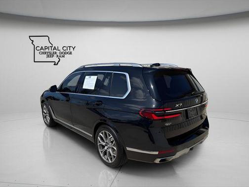 Black Sapphire Metallic 2023 BMW X7 xDrive40i