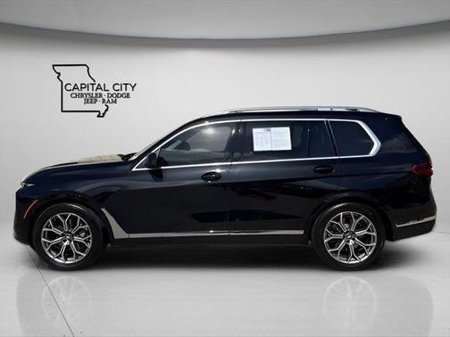 Black Sapphire Metallic 2023 BMW X7 xDrive40i