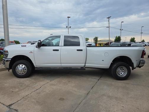 2025 RAM 3500 Tradesman Crew Cab 4x4 8' Box