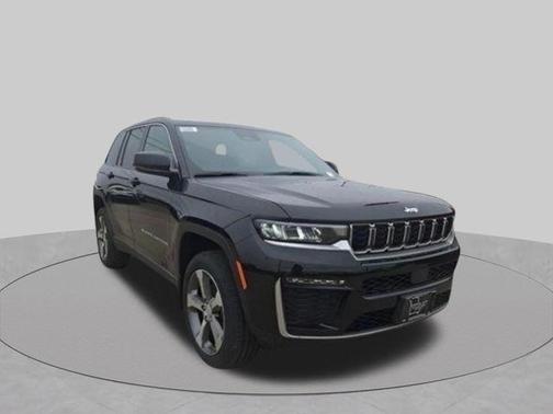 Diamond Black Crystal Pearlcoat 2026 Jeep Grand Cherokee Limited