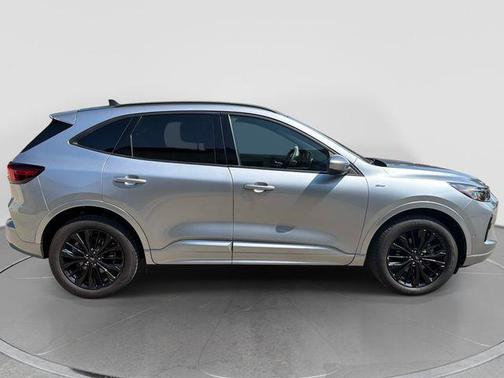 Iconic Silver Metallic 2023 Ford Escape ST-Line Elite