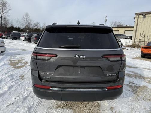 2022 Jeep Grand Cherokee L Laredo
