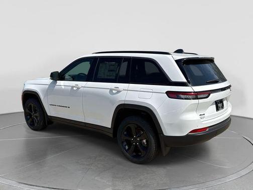 Bright White Clearcoat 2026 Jeep Grand Cherokee Limited