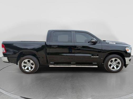 Diamond Black Crystal Pearlcoat 2022 RAM 1500 Big Horn/Lone Star
