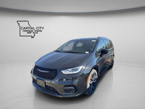 Diamond Black Crystal Pearlcoat 2026 Chrysler Pacifica L