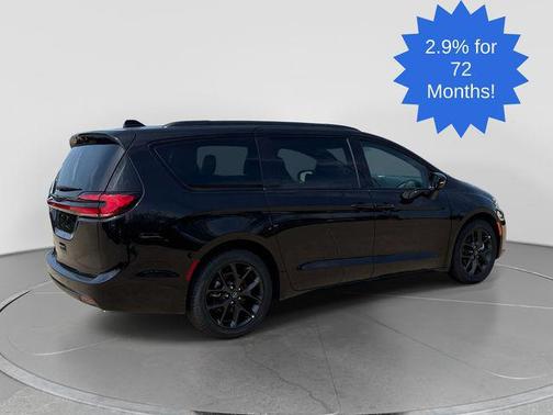 Diamond Black Crystal Pearlcoat 2026 Chrysler Pacifica L