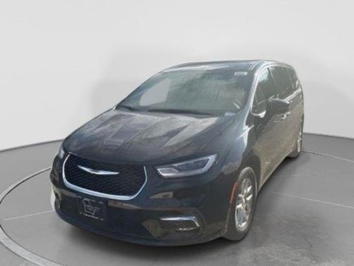 Diamond Black Crystal Pearlcoat 2026 Chrysler Pacifica L