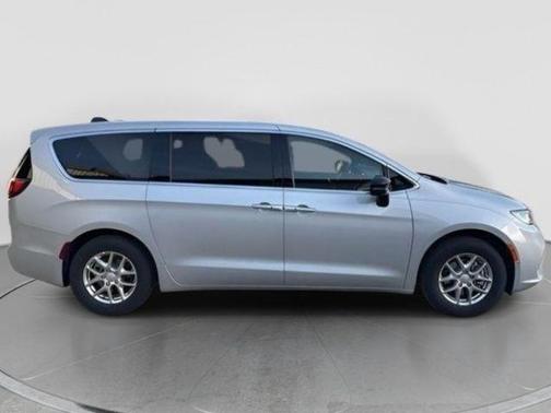 Silver Mist Clearcoat 2026 Chrysler Pacifica L