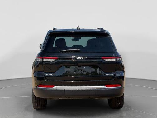 Diamond Black Crystal Pearlcoat 2026 Jeep Grand Cherokee Limited