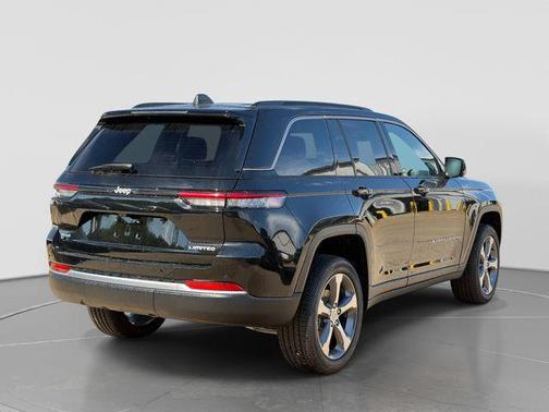 Diamond Black Crystal Pearlcoat 2026 Jeep Grand Cherokee Limited