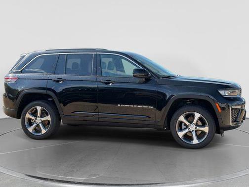 Diamond Black Crystal Pearlcoat 2026 Jeep Grand Cherokee Limited