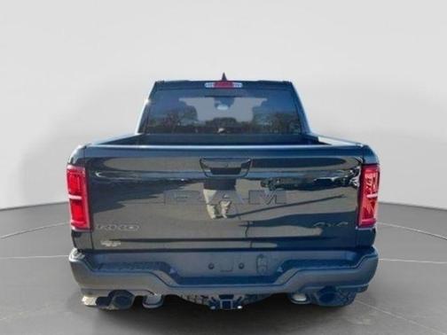 Diamond Black Crystal Pearlcoat 2026 RAM 1500 RHO Crew Cab 4x4 5'7' Box