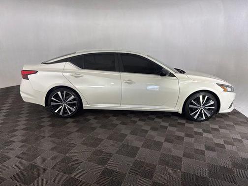 Pearl White 2020 Nissan Altima SR FWD