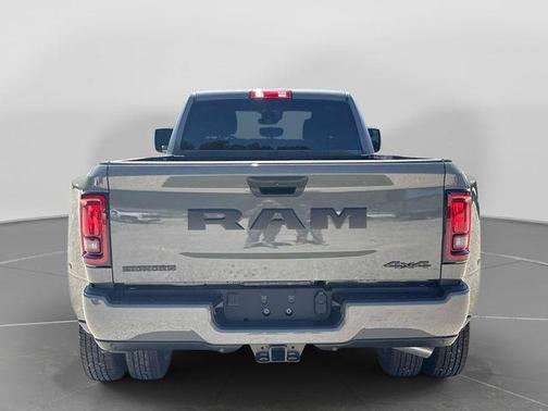 Ceramic Gray Clearcoat 2026 RAM 3500 Big Horn Crew Cab 4x4 8' Box