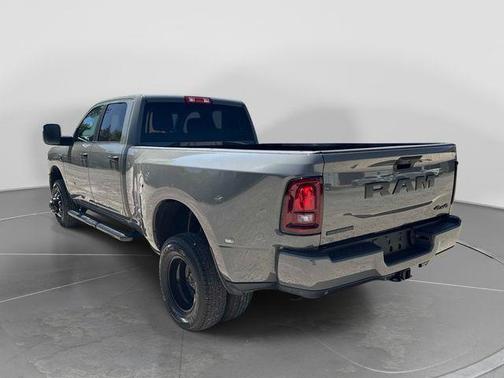 Ceramic Gray Clearcoat 2026 RAM 3500 Big Horn Crew Cab 4x4 8' Box