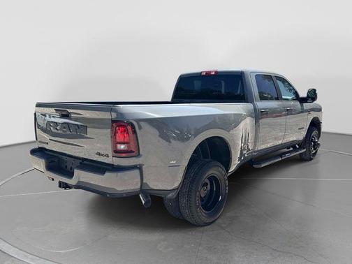 Ceramic Gray Clearcoat 2026 RAM 3500 Big Horn Crew Cab 4x4 8' Box