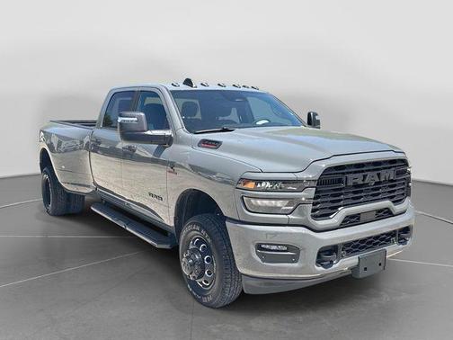 Ceramic Gray Clearcoat 2026 RAM 3500 Big Horn Crew Cab 4x4 8' Box