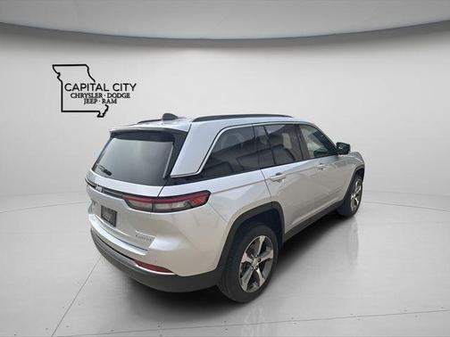 Silver Zynith 2026 Jeep Grand Cherokee Limited