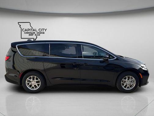 Diamond Black Crystal Pearlcoat 2026 Chrysler Pacifica L